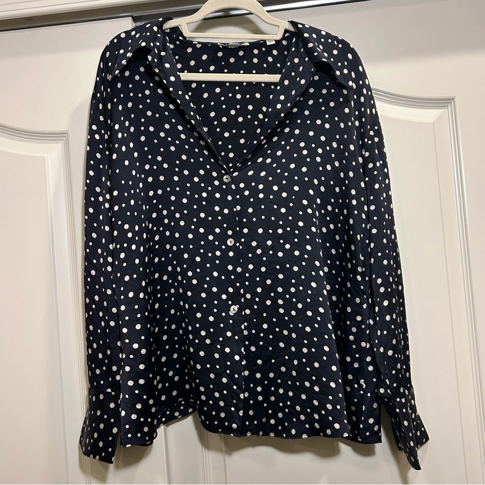VINCE Silk Tossed Dot Fitted Collar Blouse in Midnight Blue - Picture 2 of 10